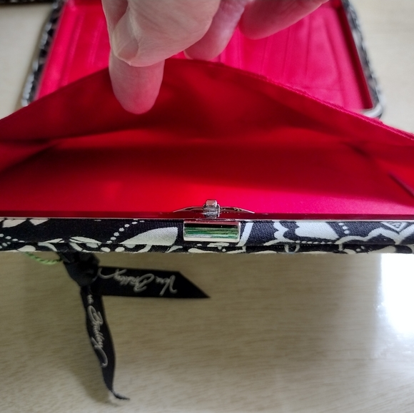 SOLD-Vera Bradley Barcelona Fall 2010 Lisa B Bag Opera Wallet BlackWhite Stripes - Picture 15 of 16
